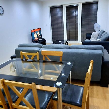 Max'Em Lexington Luxury Apartment Slough Eksteriør bilde