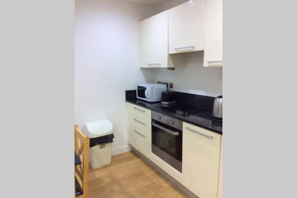 Max'Em Lexington Luxury Apartment Slough Eksteriør bilde