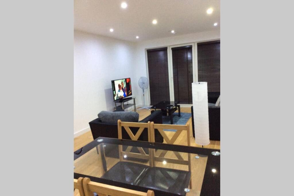 Max'Em Lexington Luxury Apartment Slough Eksteriør bilde