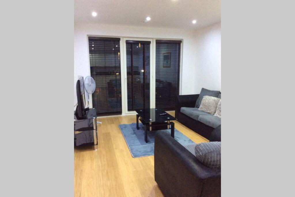 Max'Em Lexington Luxury Apartment Slough Eksteriør bilde