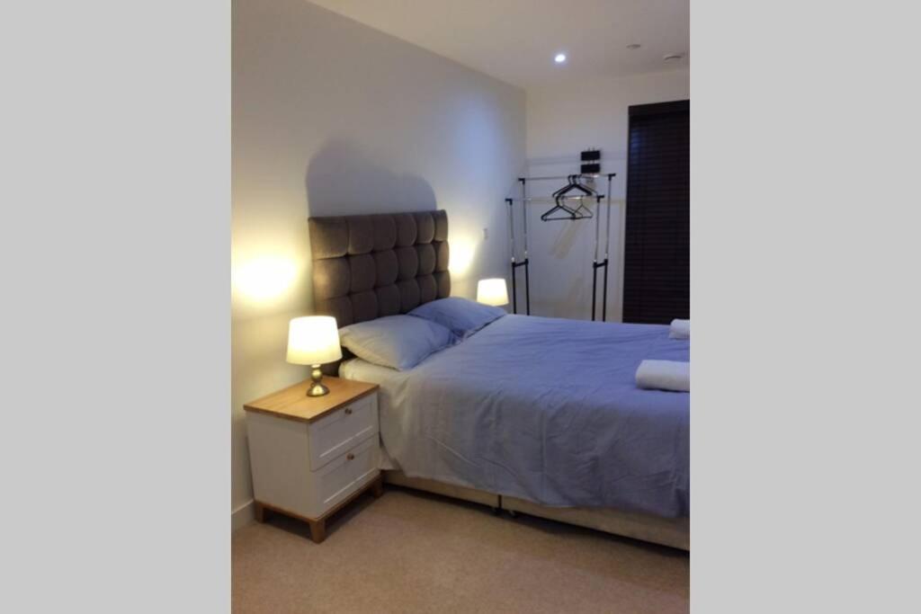 Max'Em Lexington Luxury Apartment Slough Eksteriør bilde