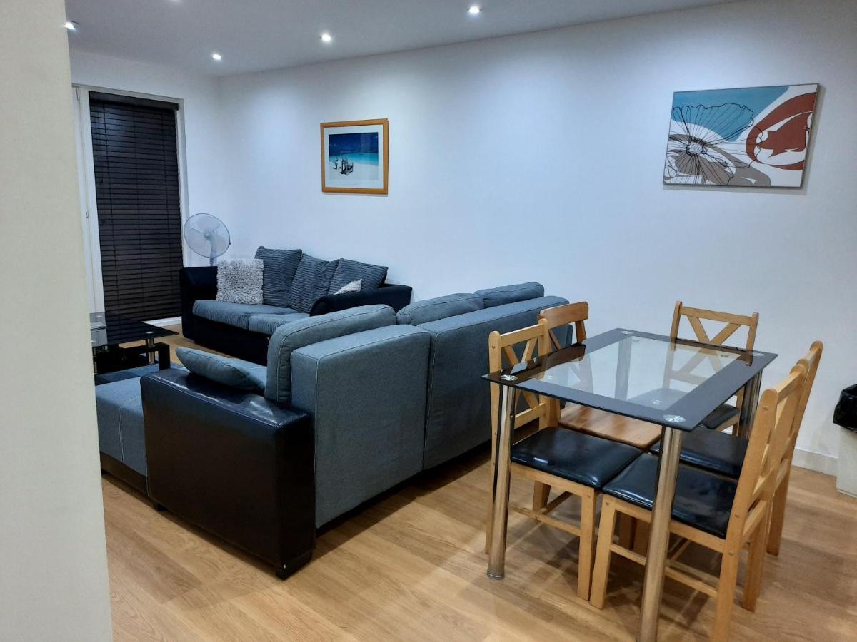 Max'Em Lexington Luxury Apartment Slough Eksteriør bilde