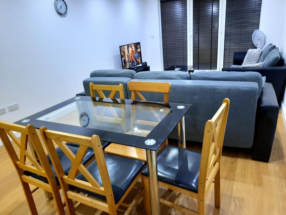 Max'Em Lexington Luxury Apartment Slough Eksteriør bilde